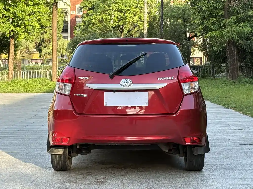 Toyota Yaris L 2016 — фото 13