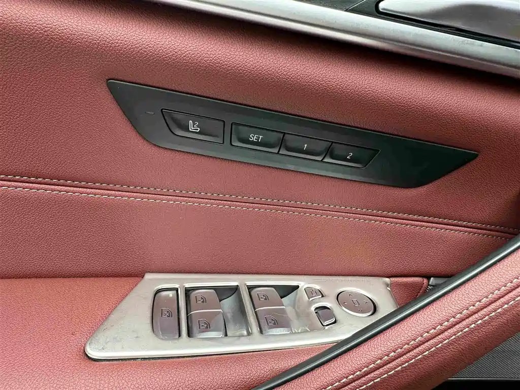 BMW 5 Series 2021 — фото 19