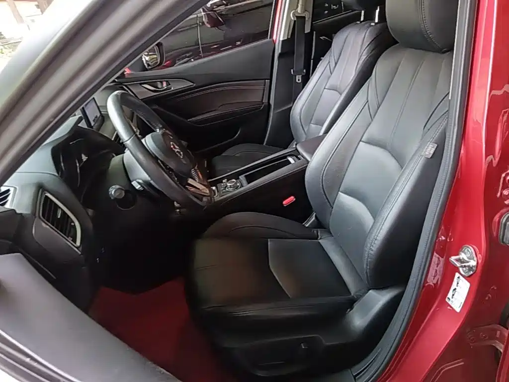 Mazda 3 Axela 2019 — фото 15