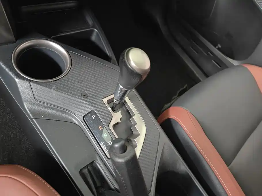 Toyota RAV4 2016 — фото 16