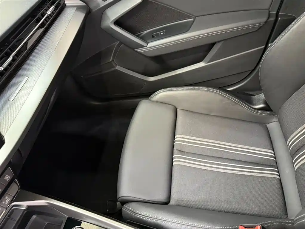 Audi A3 2023 — фото 13