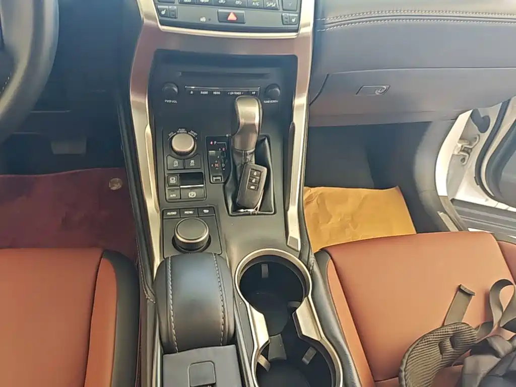 Lexus NX 2015 — фото 14