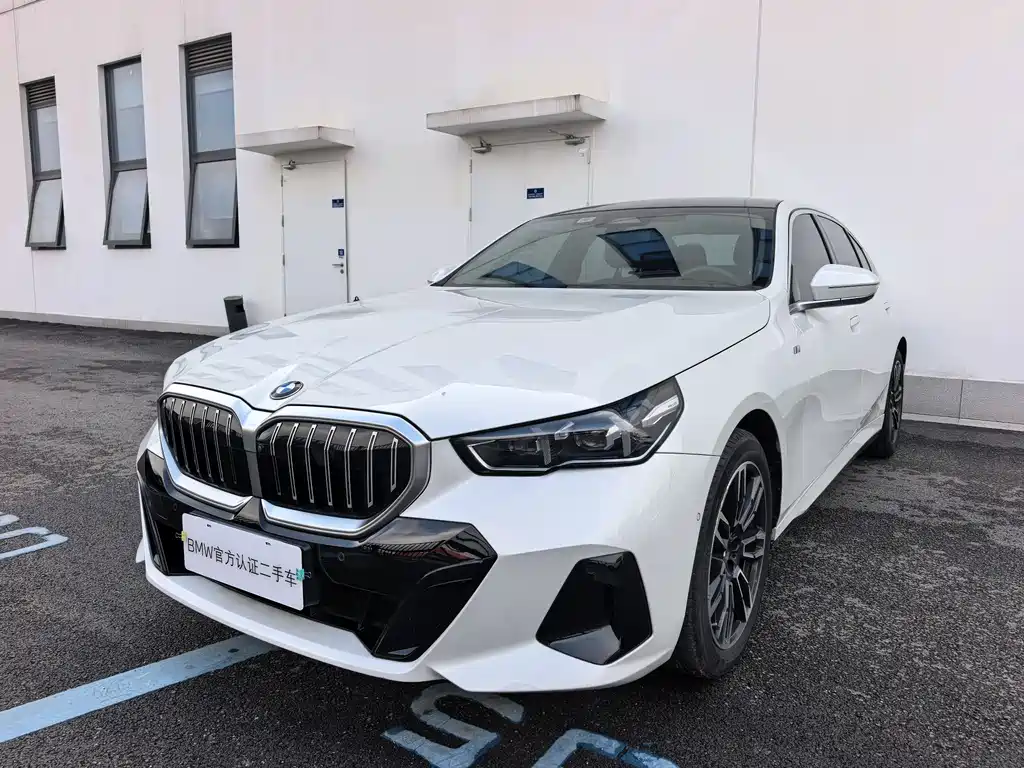 BMW 5 Series 2024 — фото 1
