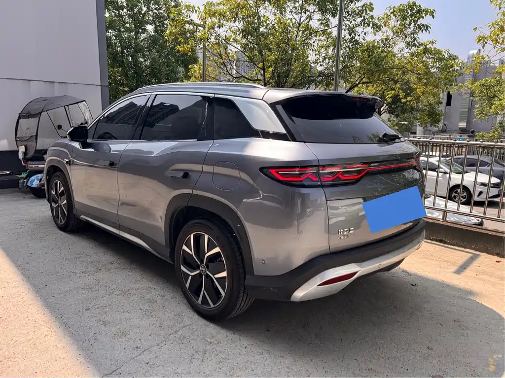 BYD L DM-i 2025 — фото 9