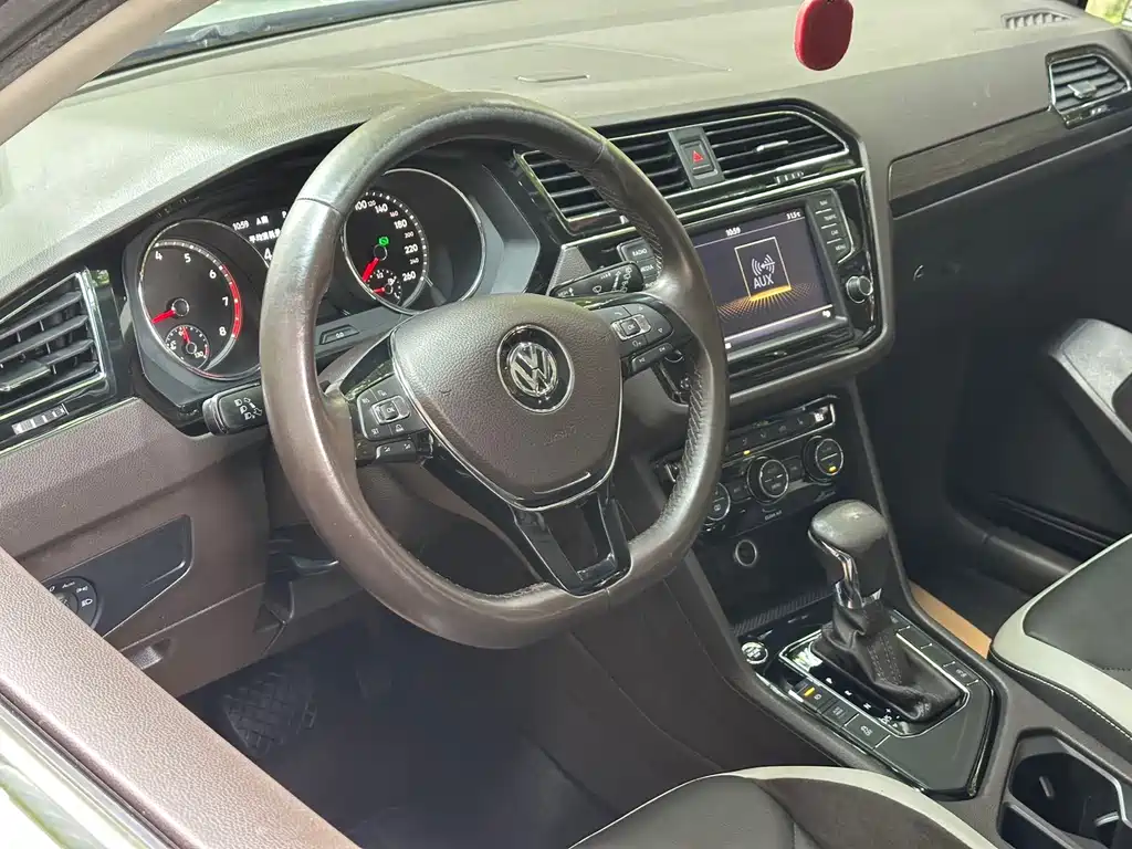 Volkswagen Tiguan L 2017 — фото 9