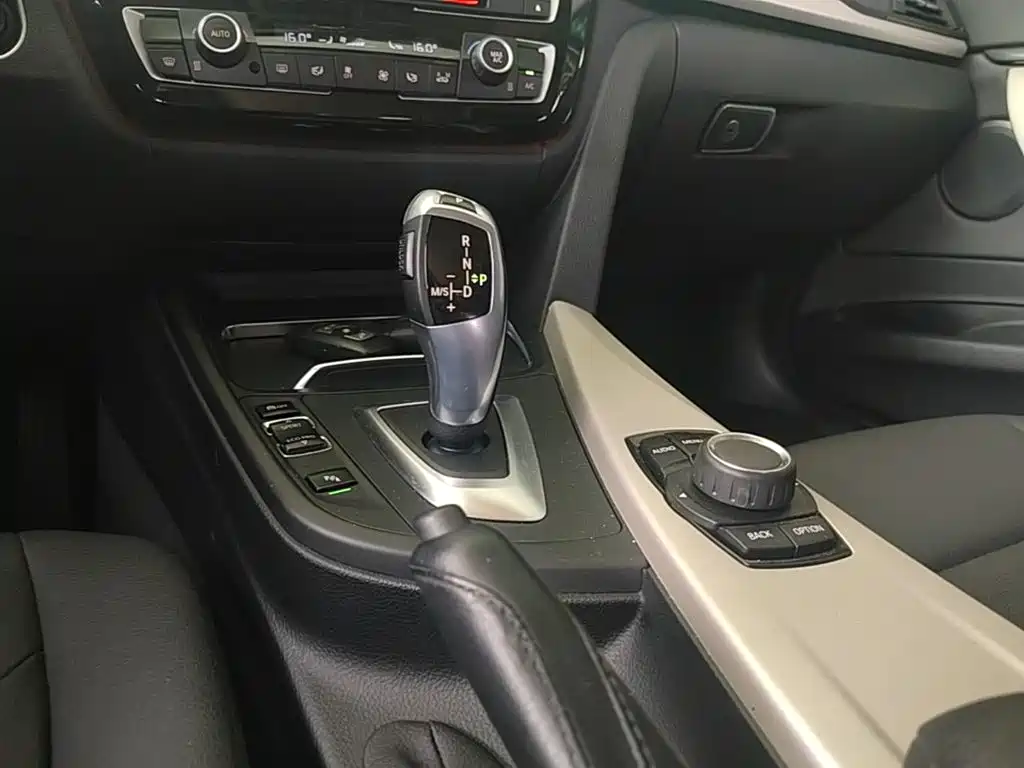 BMW 3 Series GT 2017 — фото 14