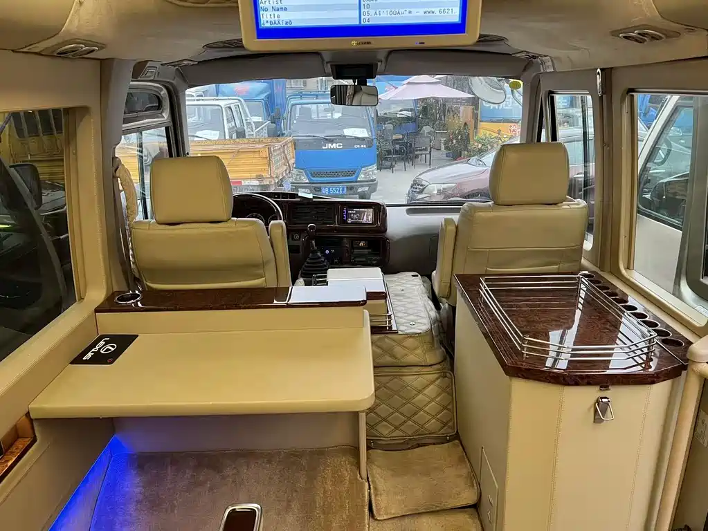 Toyota Coaster 2017 — фото 12