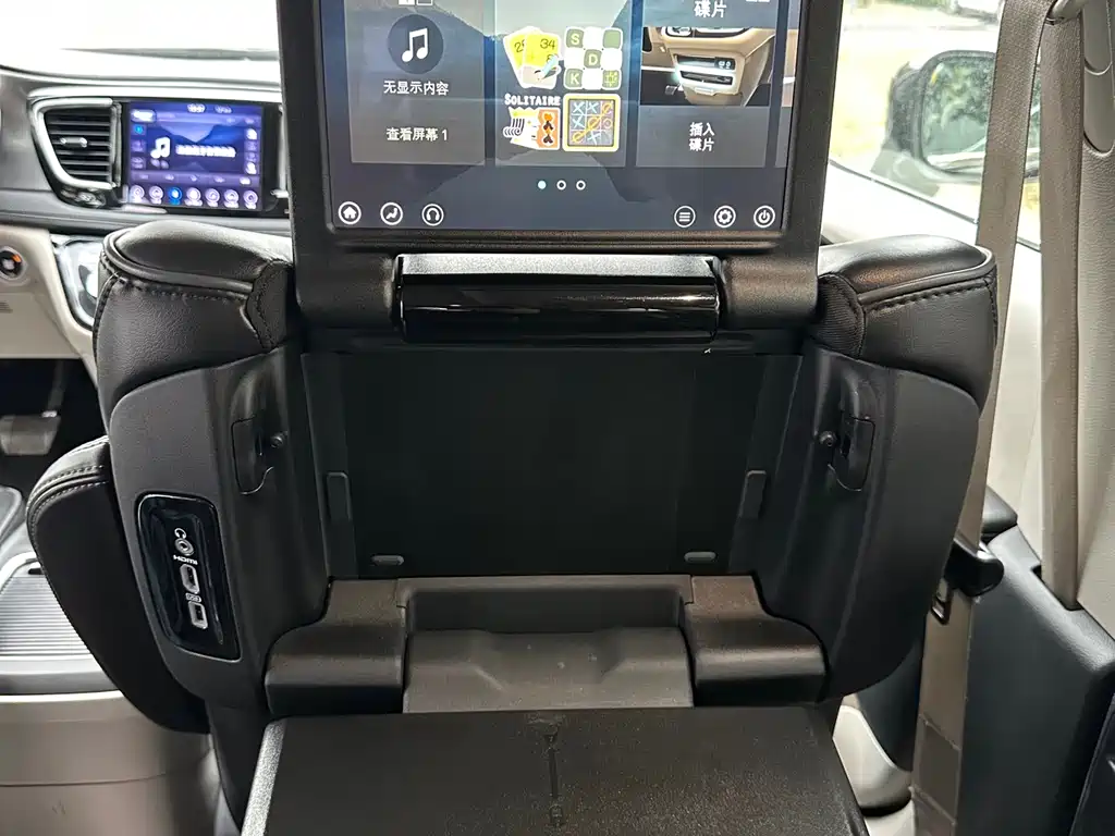 Chrysler Grand Voyager 2019 — фото 10