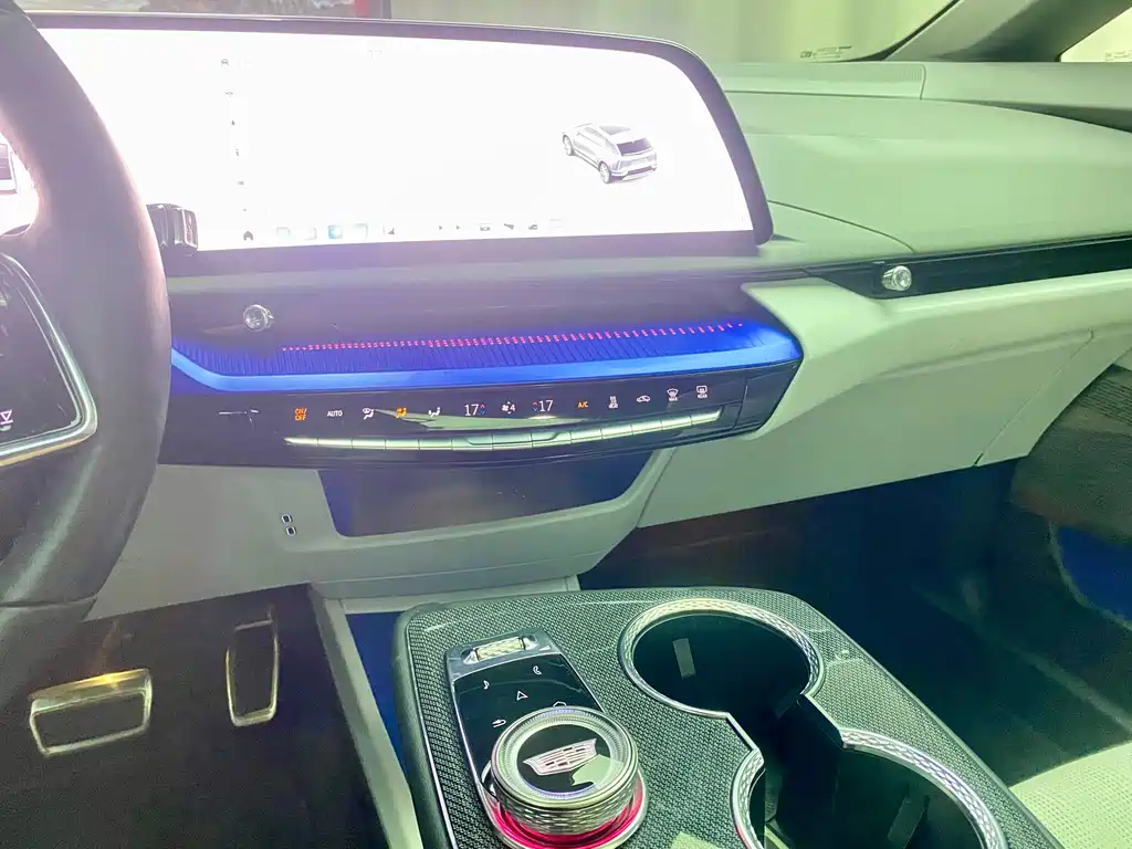 Cadillac IQ 2024 — фото 11