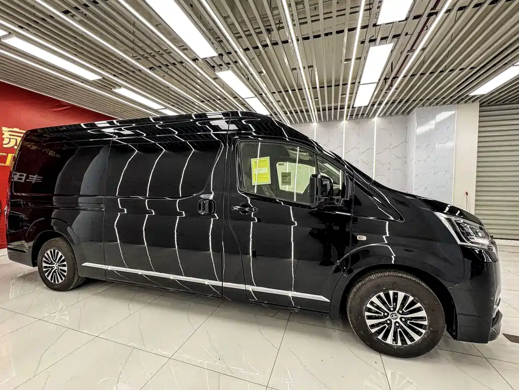 Toyota Hiace — фото 3