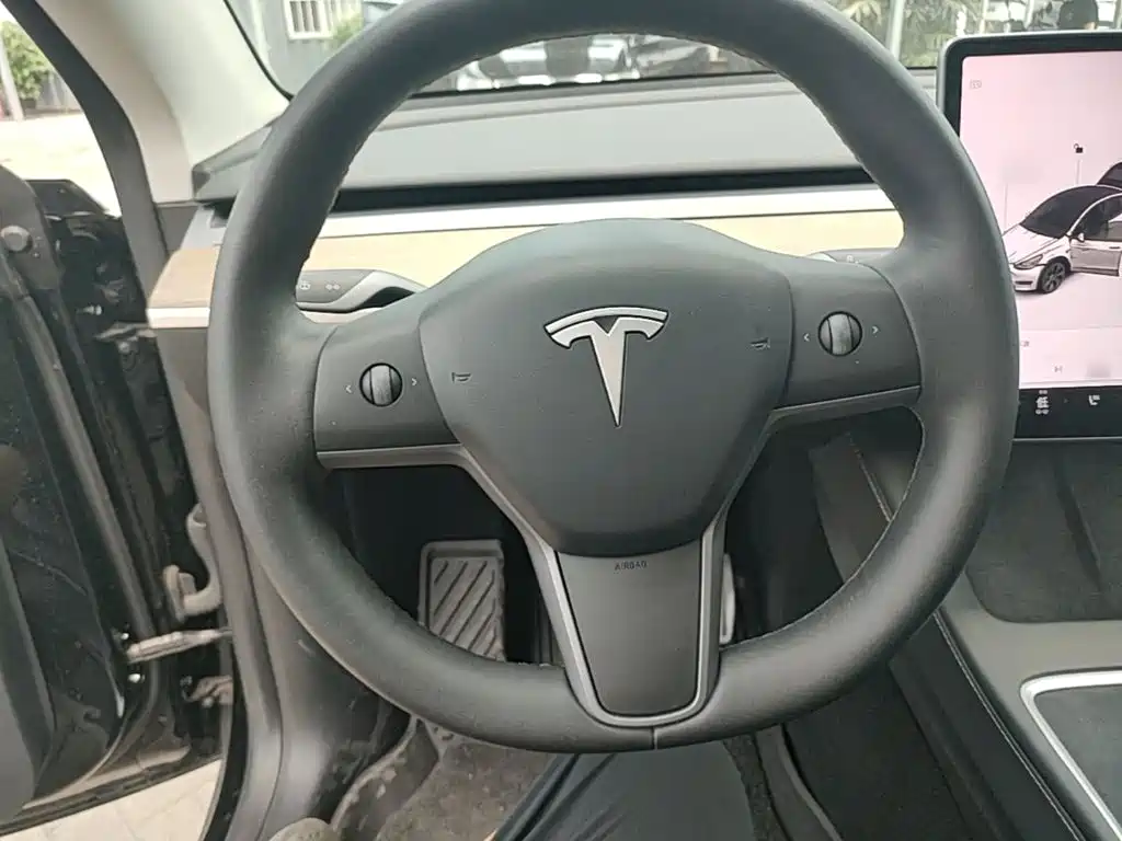 Tesla Model Y 2022 — фото 11