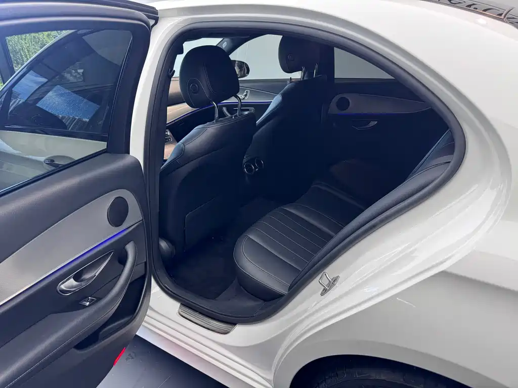 Mercedes-Benz E-Class 2019 — фото 15
