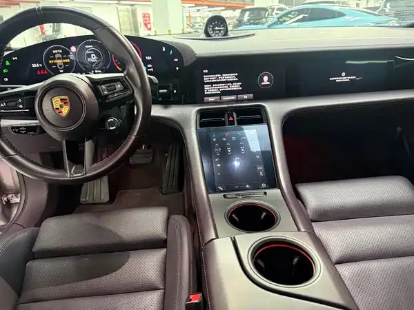 Porsche Taycan 2021