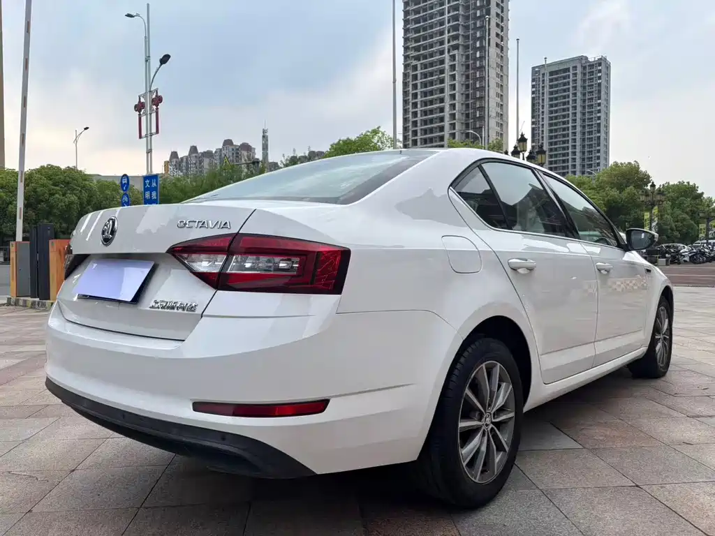Skoda Octavia 2018 — фото 21