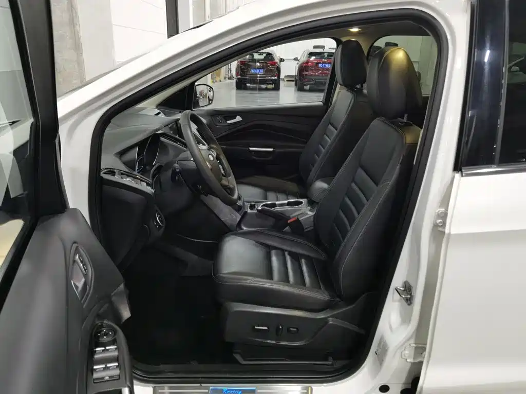 Ford Kuga 2016 — фото 10