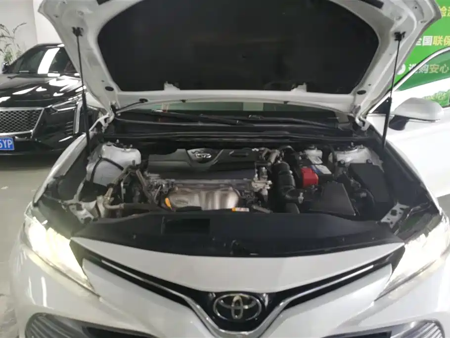 Toyota Camry 2018 — фото 10