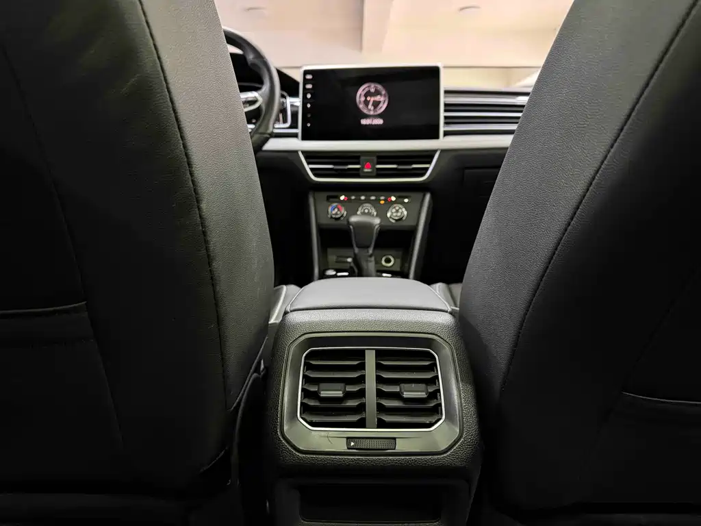 Volkswagen Tiguan L 2023 — фото 18