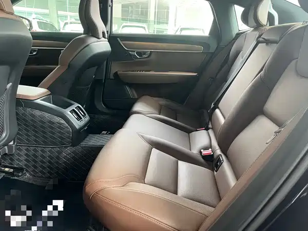 Volvo S90 2024