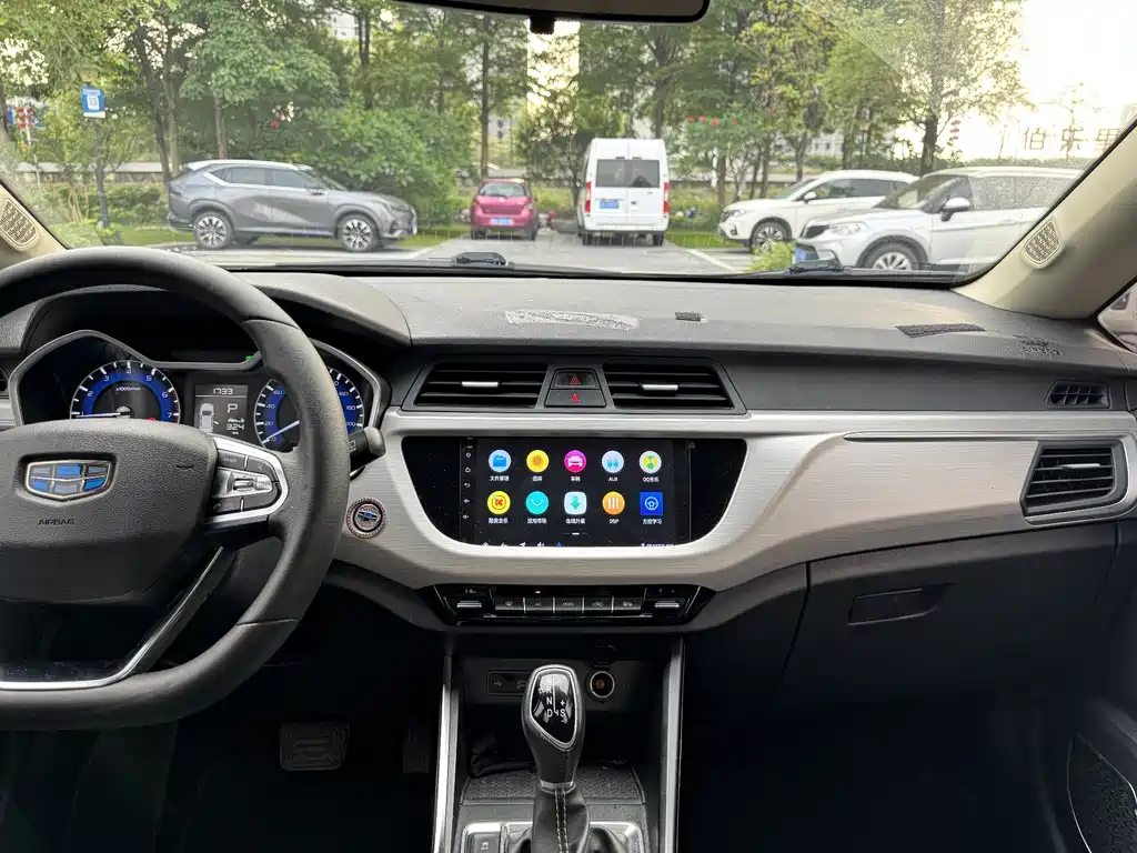 Geely Vision X3 2019 — фото 13