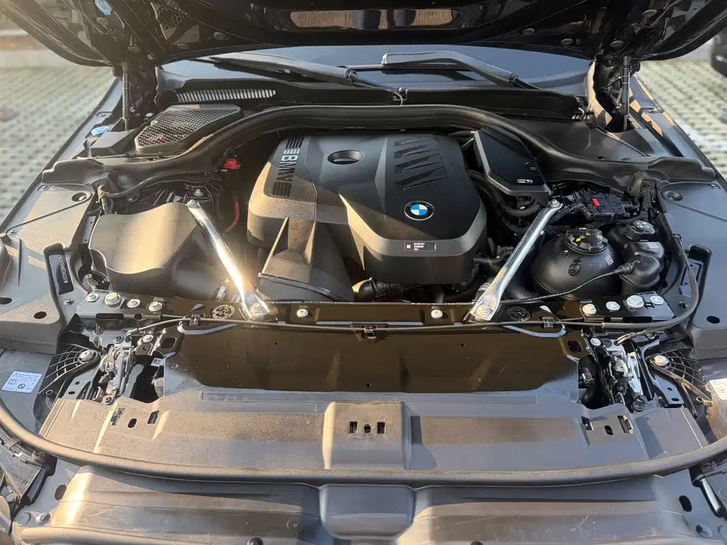 BMW 5 Series 2025 — фото 10