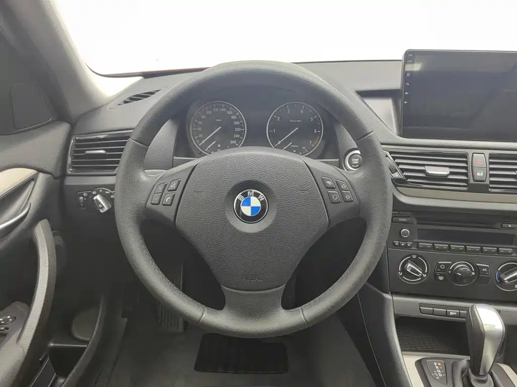 BMW X1 2014 — фото 11