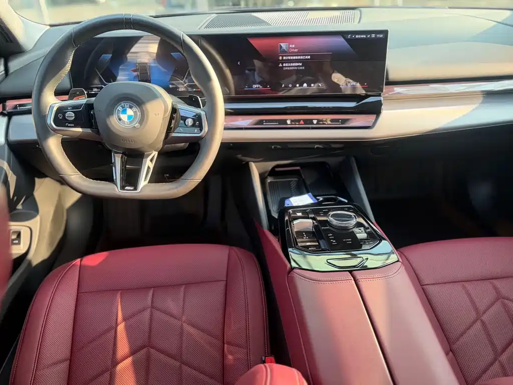 BMW 5 Series 2025 — фото 15