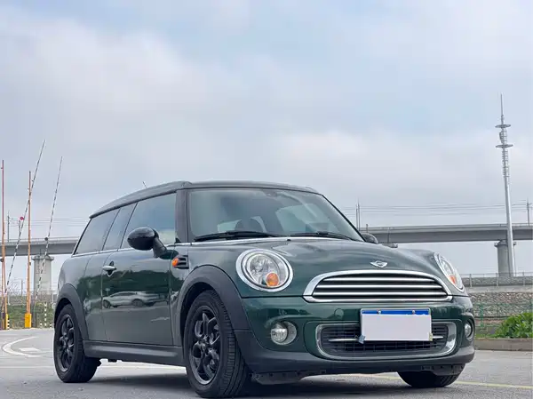 MINI Clubman 2011