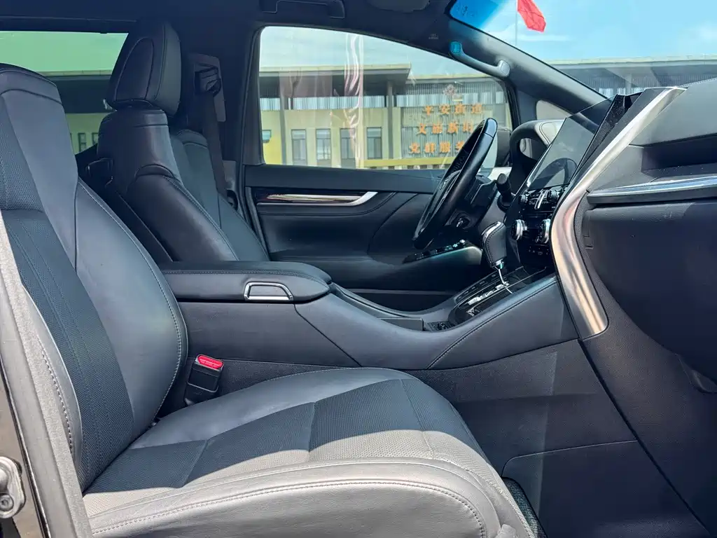 Toyota Vellfire 2022 — фото 8