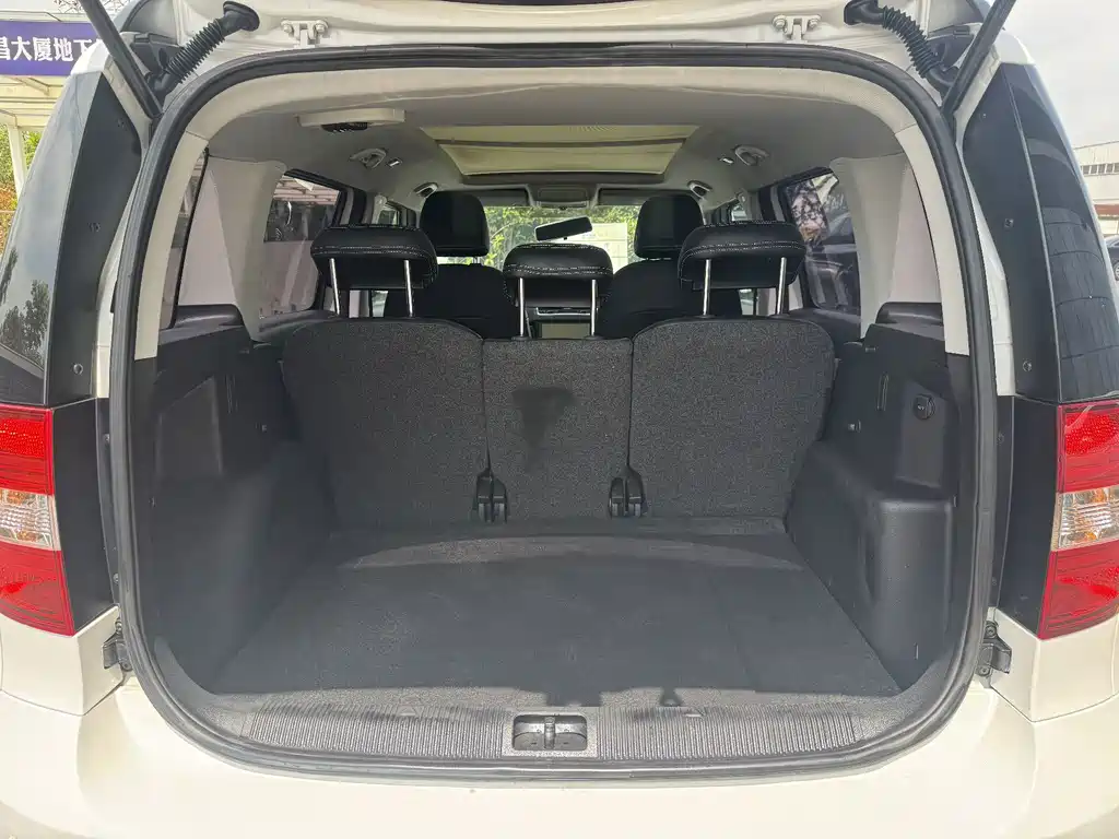 Skoda Yeti 2018 — фото 18