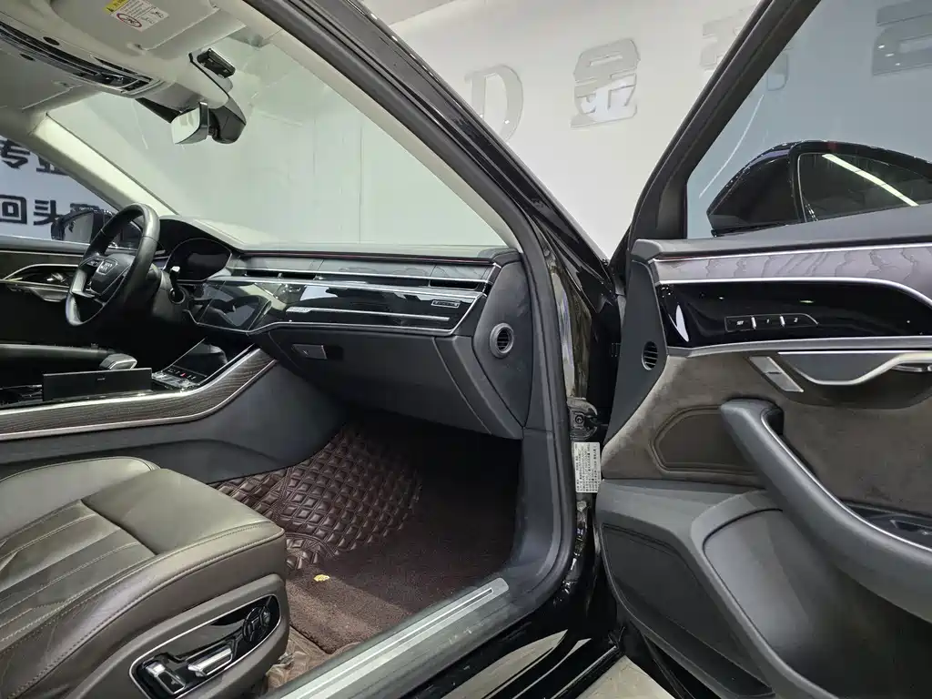 Audi A8 2020 — фото 13