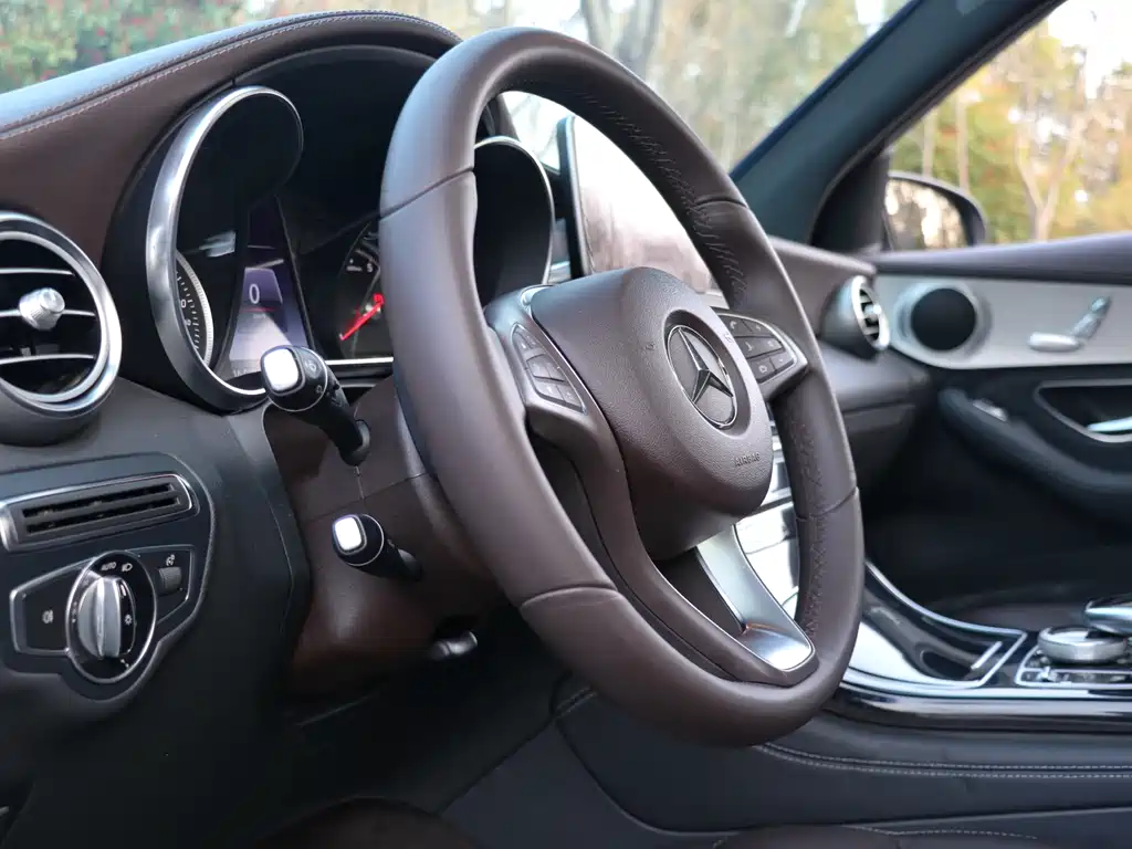 Mercedes-Benz GLC 2017 — фото 26