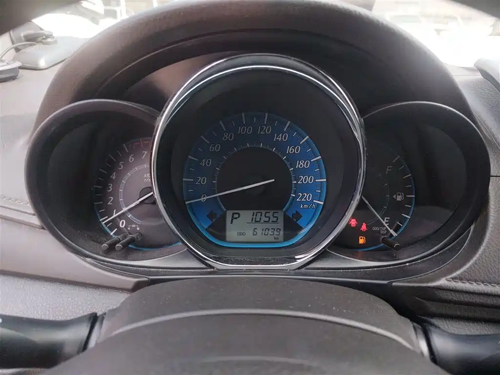 Toyota Yaris L 2016 — фото 12