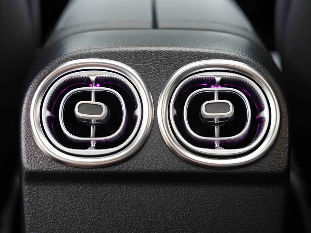 Mercedes-Benz C-Class 2024 — фото 29