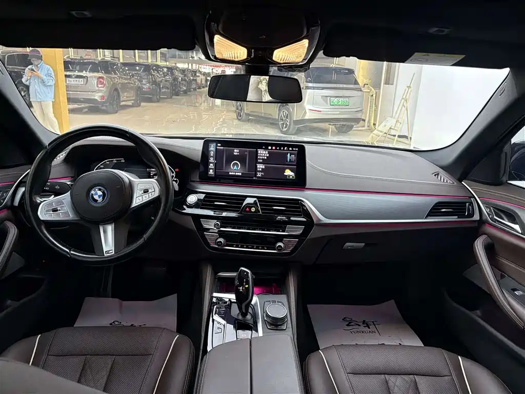 BMW 5 Series New Energy 2022 — фото 14