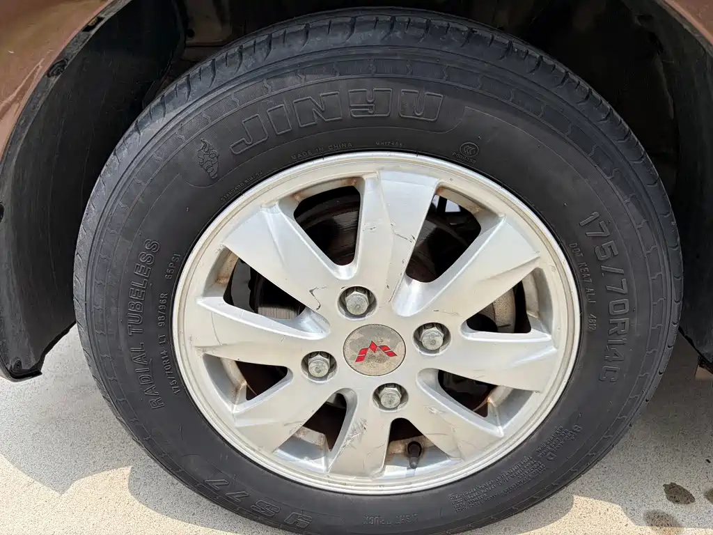 Wuling Hongguang 2015 — фото 10