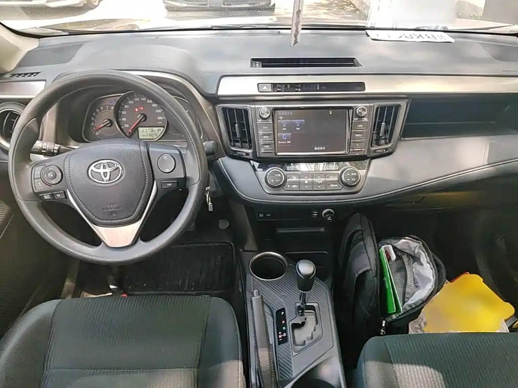 Toyota RAV4 2015 — фото 10