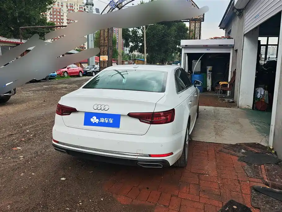 Audi A4L 2019