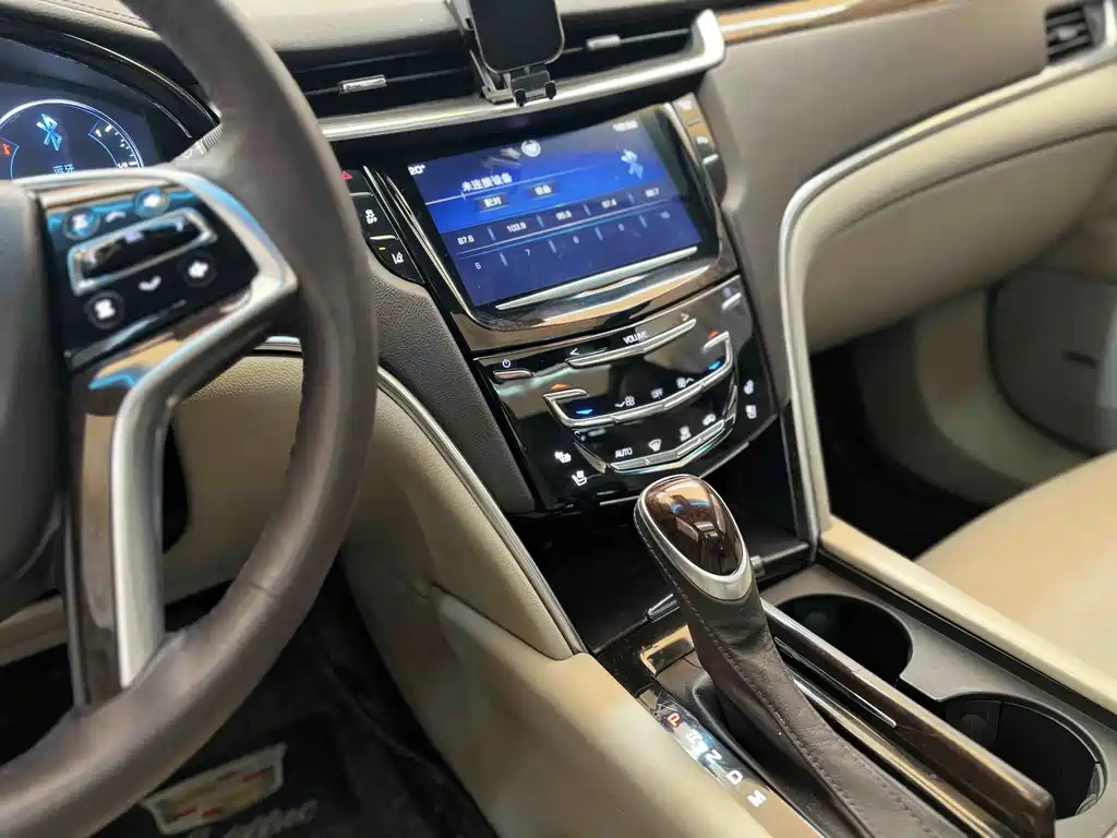 Cadillac XTS 2013 — фото 18