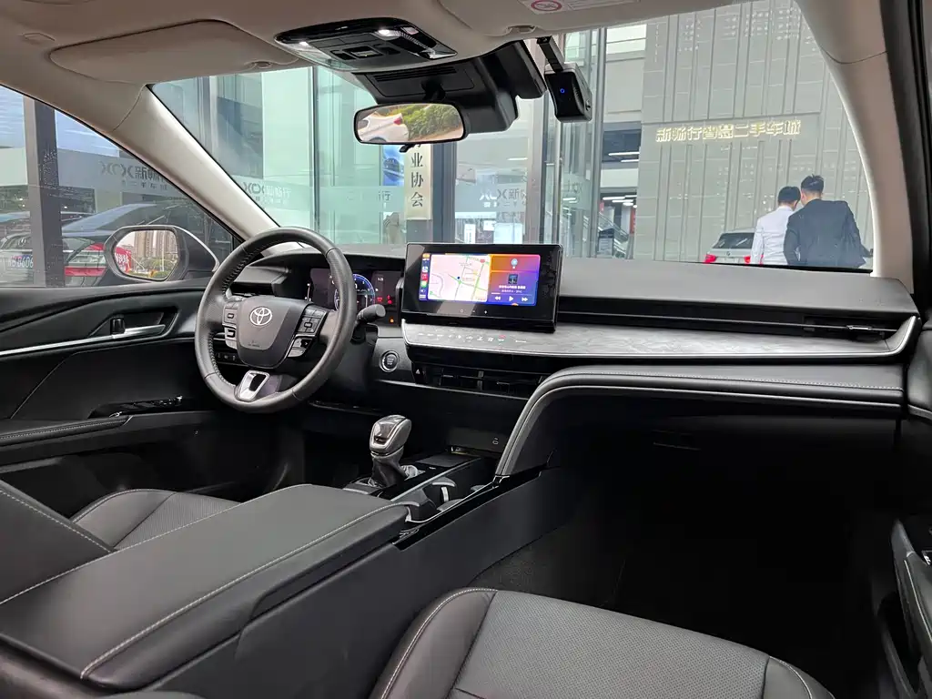Toyota Camry 2025 — фото 15