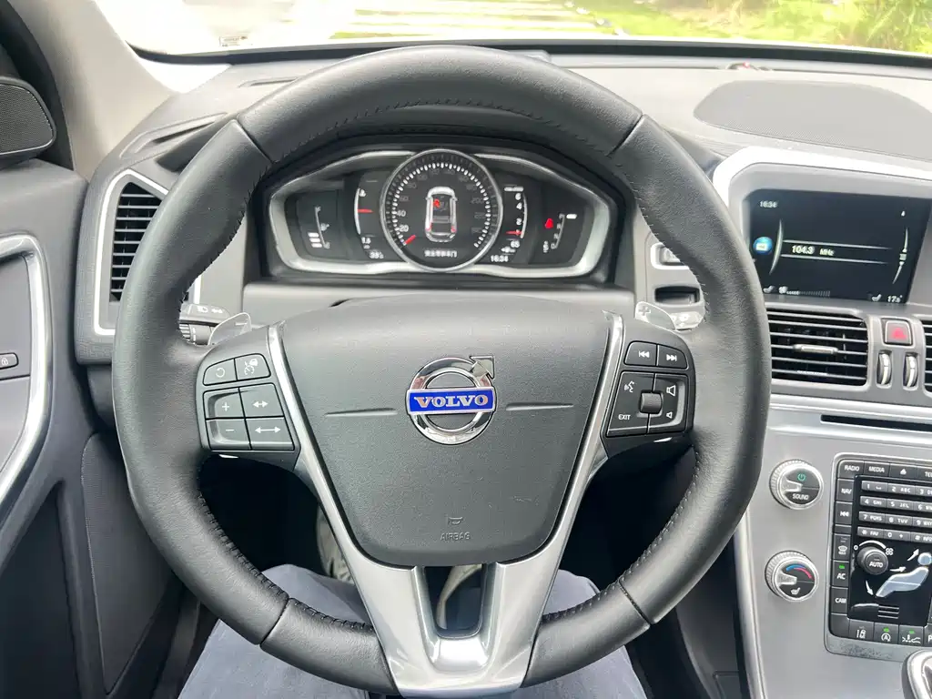 Volvo XC60 2016 — фото 13