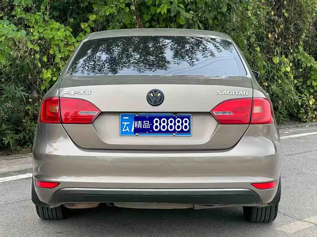 Volkswagen Sagitar 2012