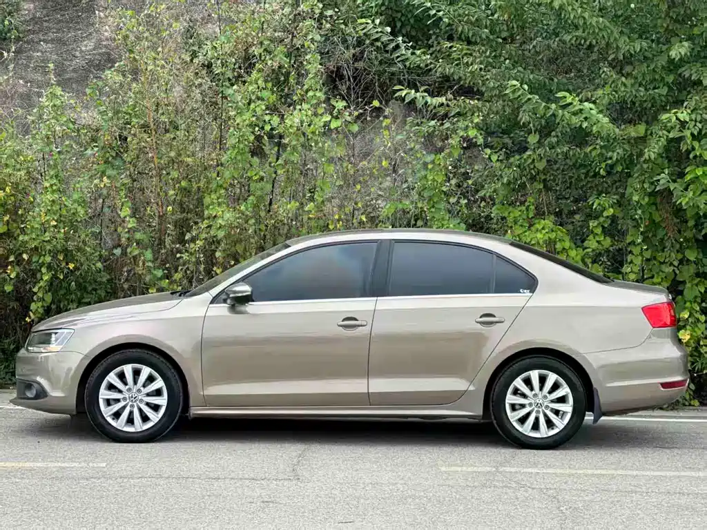 Volkswagen Sagitar 2012
