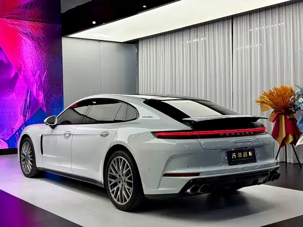 Porsche Panamera 2025
