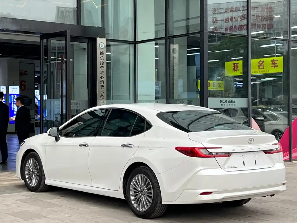Toyota Camry 2025 — фото 18