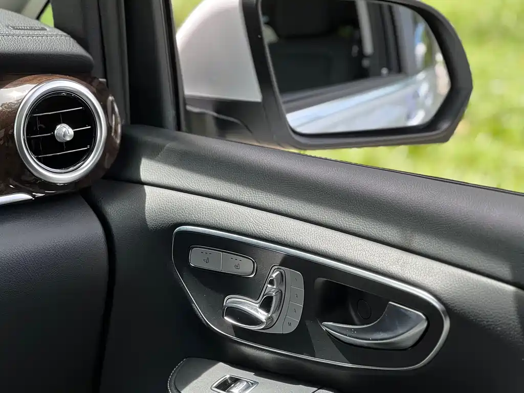 Mercedes-Benz V-Class 2018 — фото 14