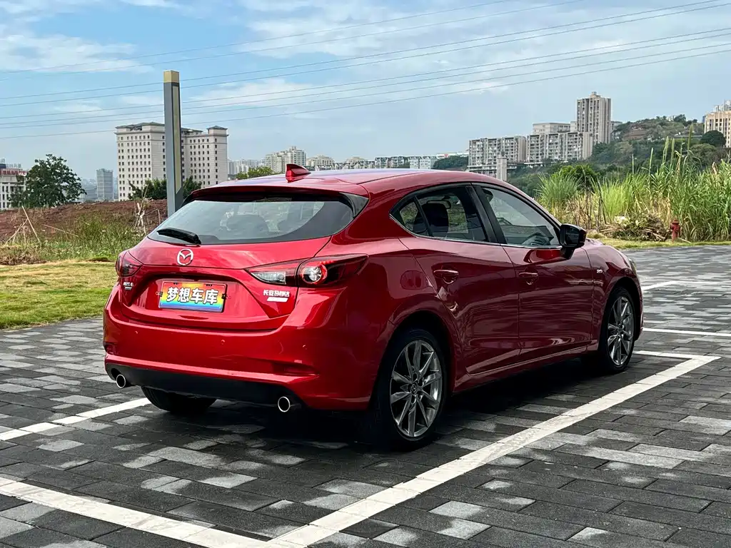 Mazda 3 Axela 2018 — фото 8
