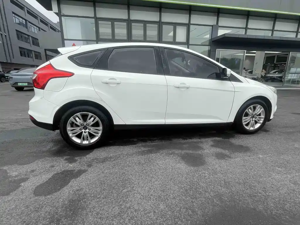 Ford Focus 2015 — фото 6