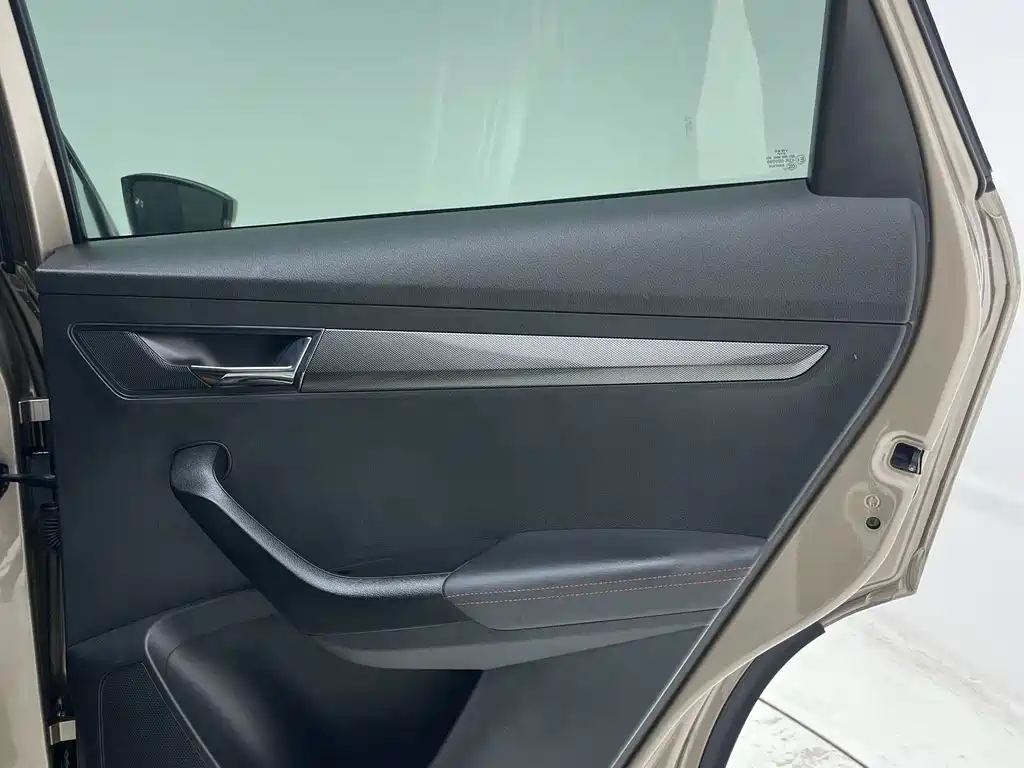 Skoda Karoq 2023 — фото 23