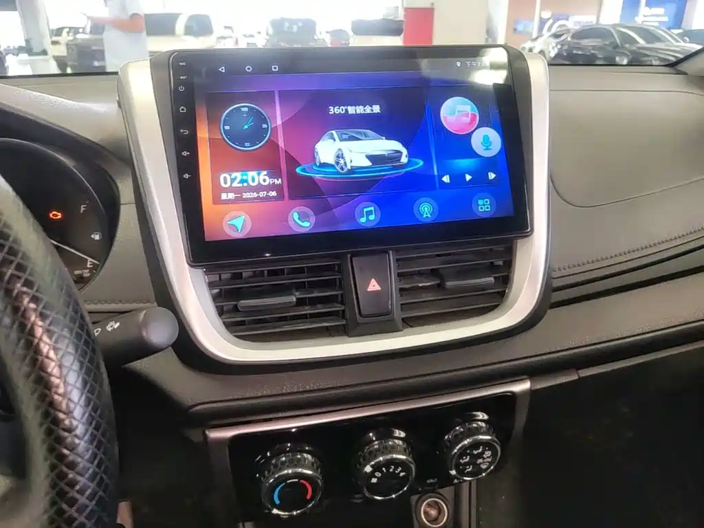 Toyota Yaris L 2018 — фото 13
