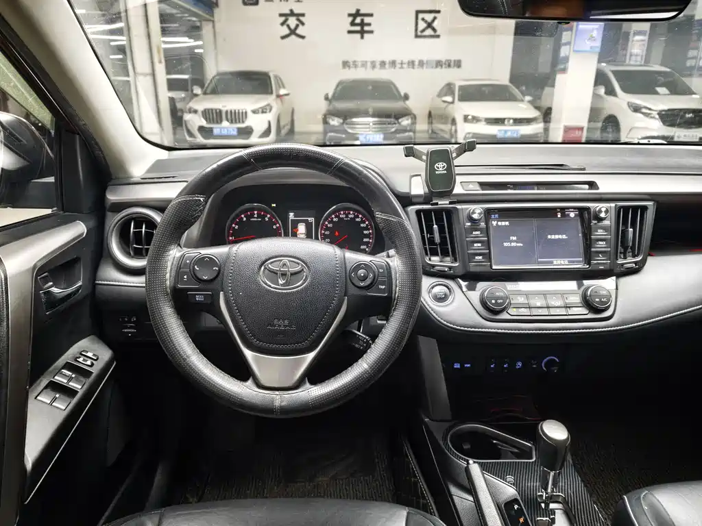 Toyota RAV4 2017 — фото 7